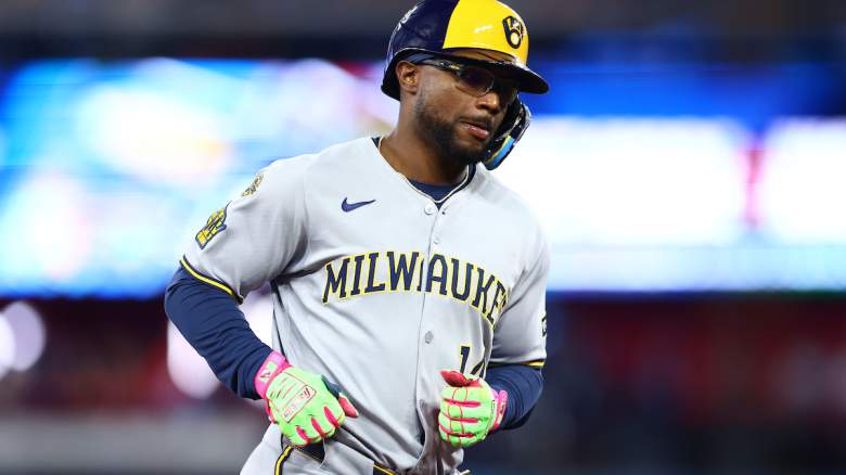 Andruw Monasterio runs the bases.