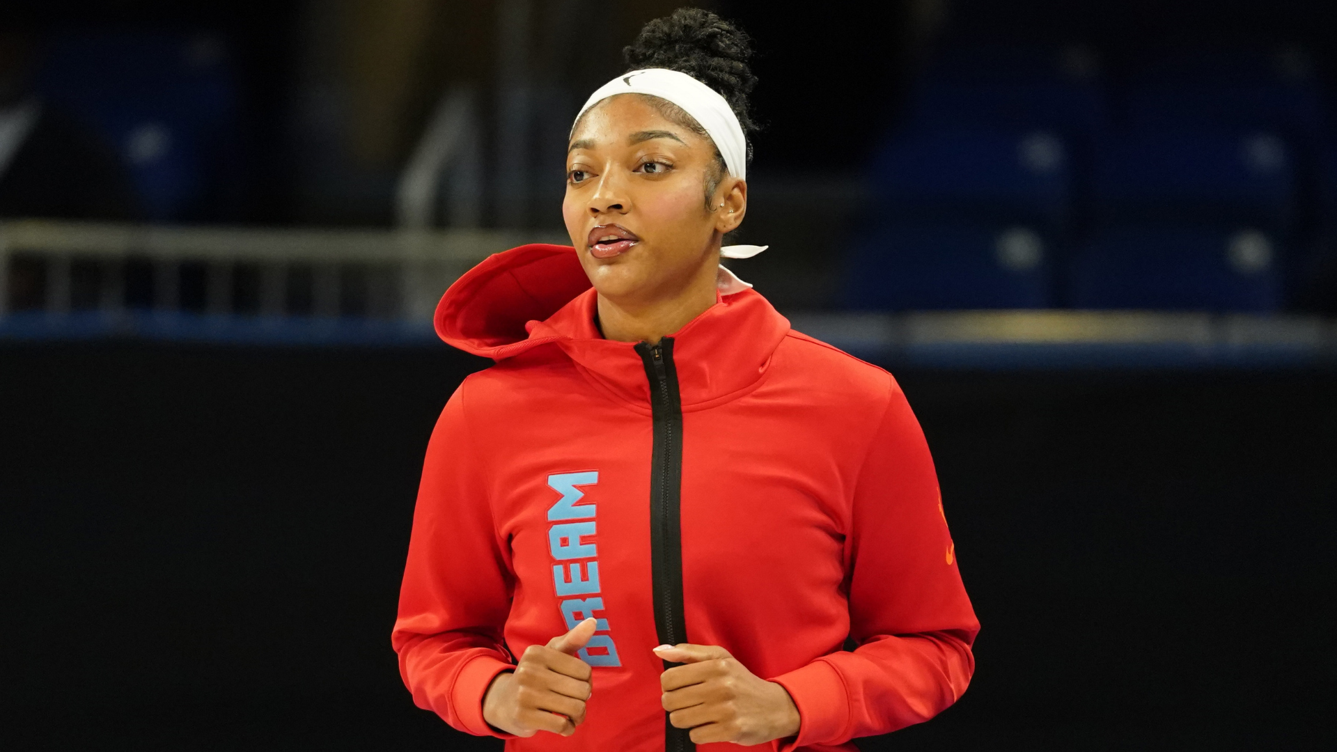 Chicago Sky Coach Sends Message to Angel Reese After Preseason Game
