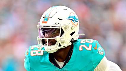 Bears Receive Trade News Tidbit on Dolphins RB De’Von Achane