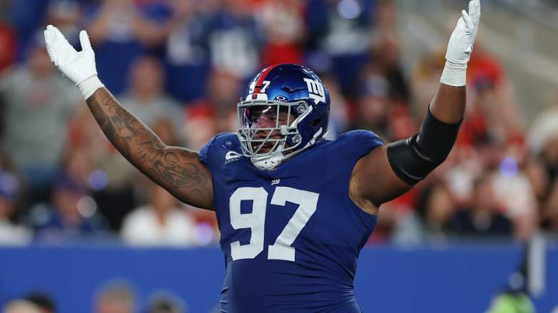 Dexter Lawrence trade request news overshadows Giants signing a right guard
