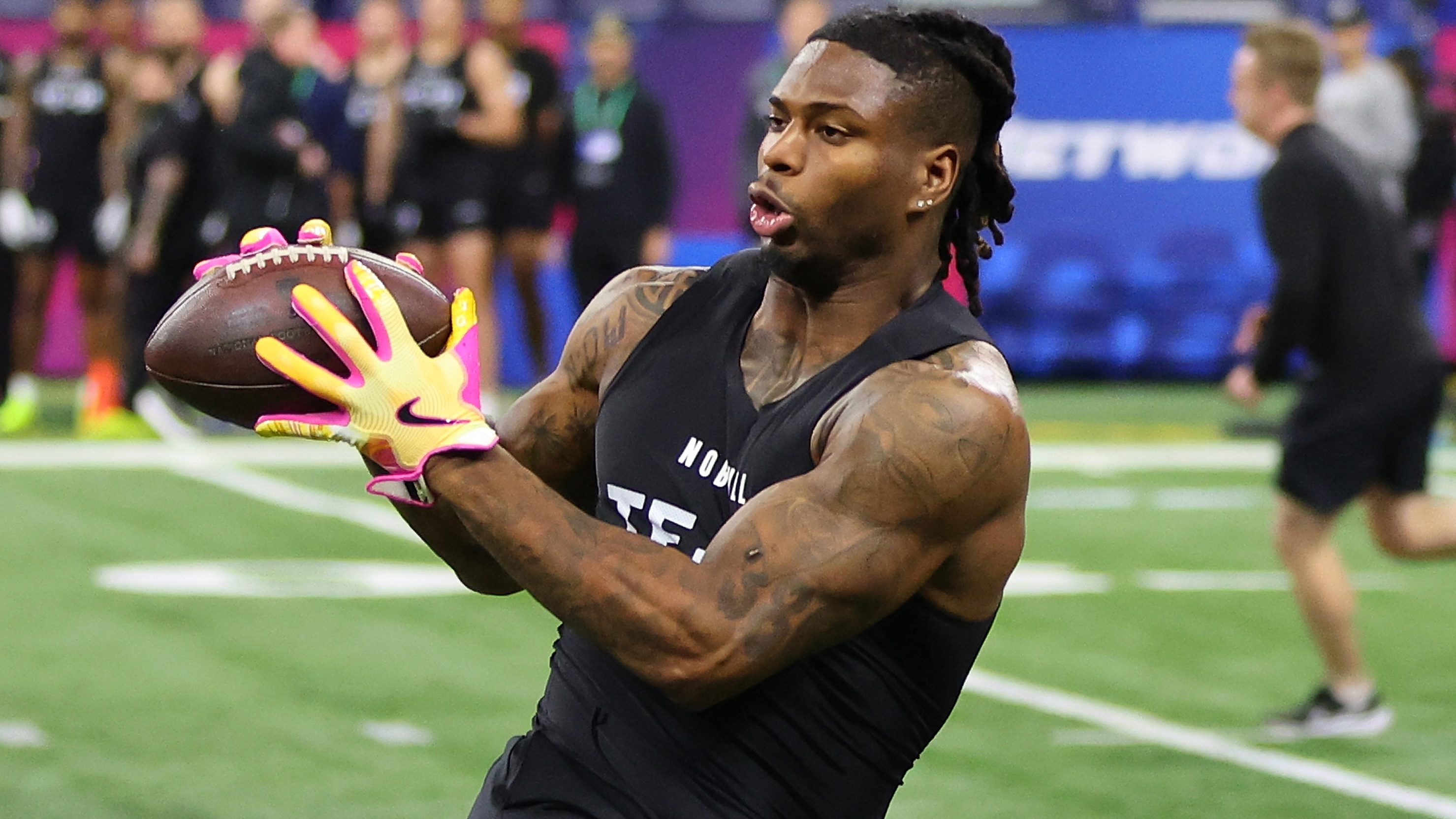 Eagles part ways with 6’2″, 241-lb tight end.