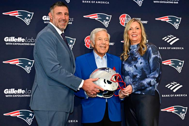 New England Patriots head coach Mike Vrabel and his wife Jen with owner Robert Kraft