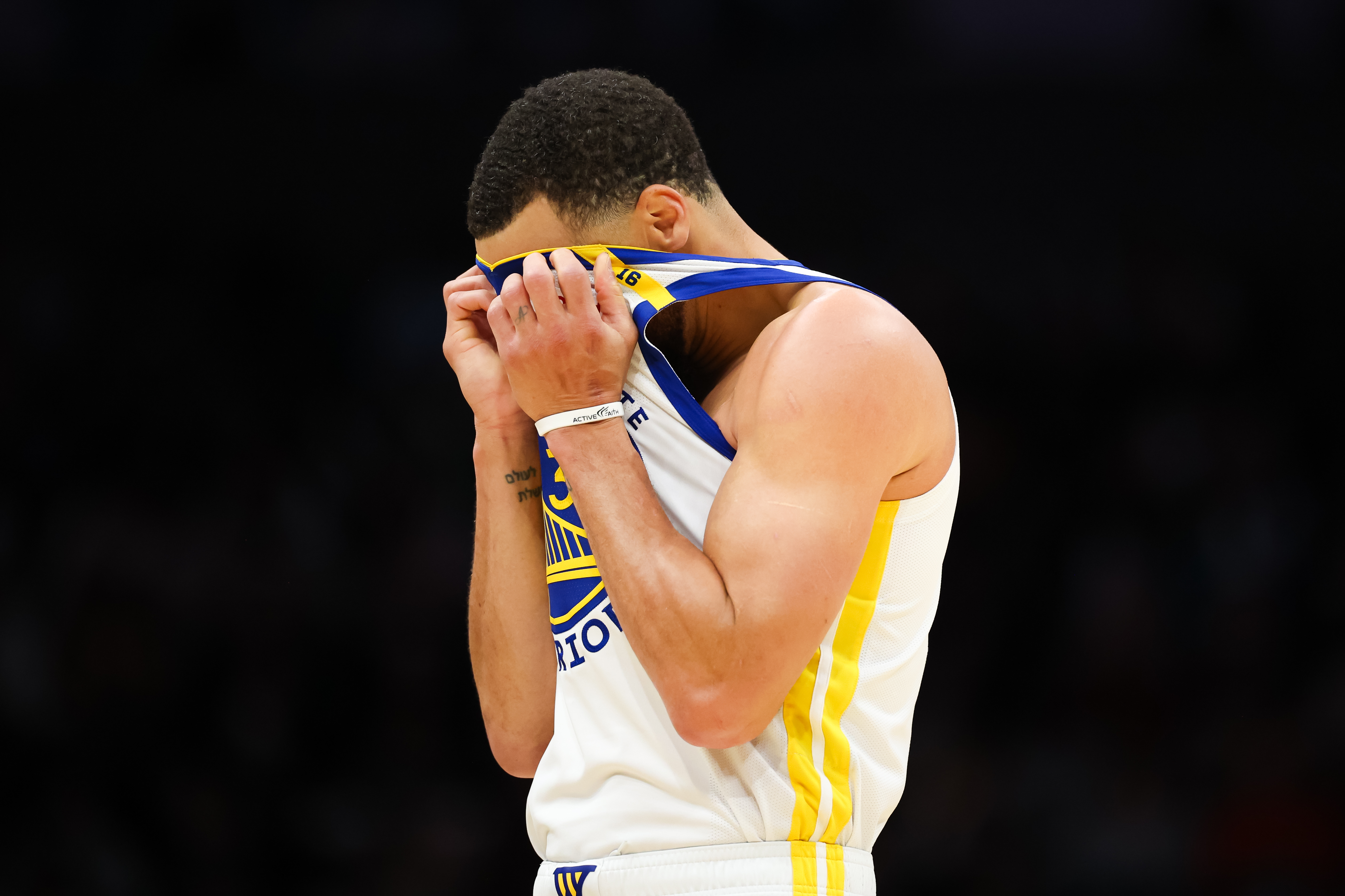 Golden State Warriors Announce Disappointing Stephen Curry News