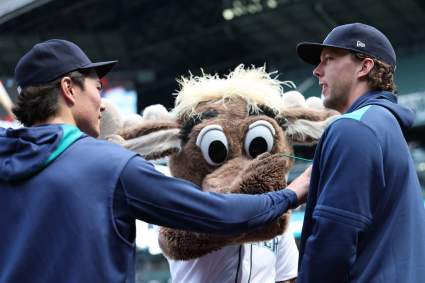 Seattle Mariners Look to Extend Two Key Players