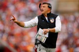 Mike Vrabel Explains Thought Process on Potential First-Round Pick Trade