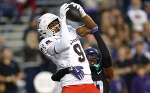 Cincinnati wide receiver Jeff Caldwell during a college football game.