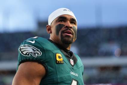 Eagles RB Doesn’t Hold Back on Jalen Hurts Amid Media Backlash