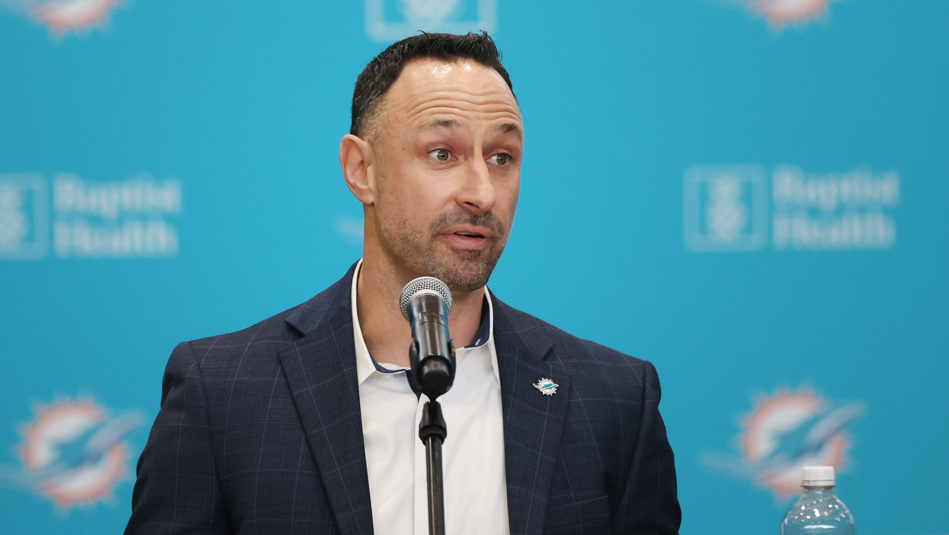 Dolphins Blockbuster Trade Idea Sends Quarterback to Arizona