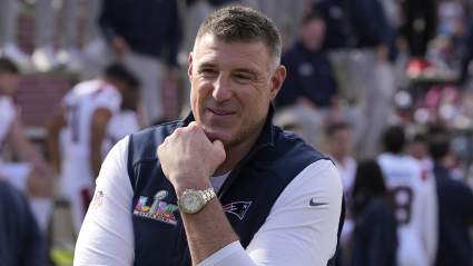 Leaked Photos Show Patriots’ Mike Vrabel With Prominent NFL Reporter