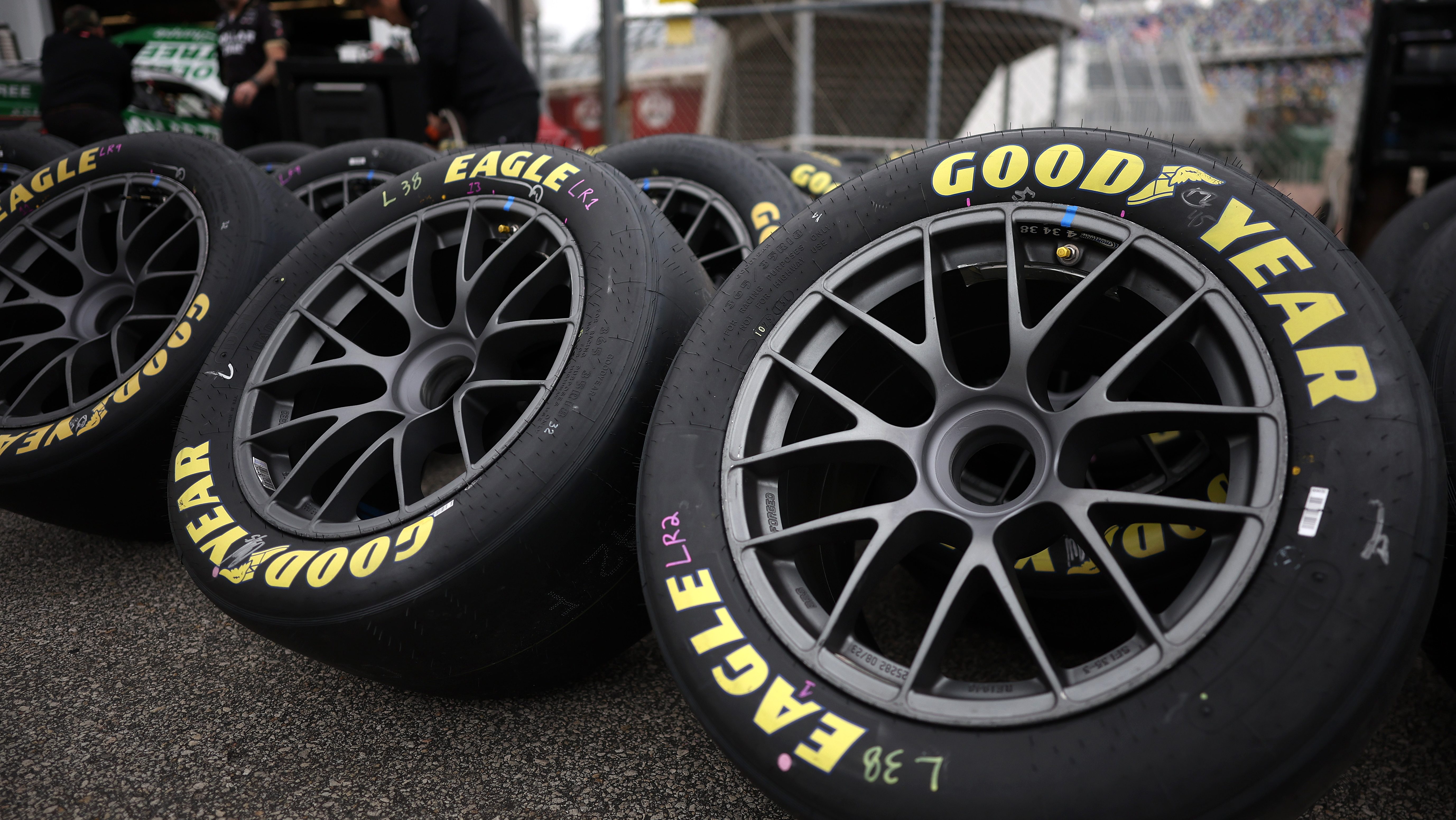 NASCARレーシングタイヤ&ホイール タイヤテーブルに最適 Amazon.co.jp: インチ空気入りタイヤ 電動スクーター用タイヤ、10 その他