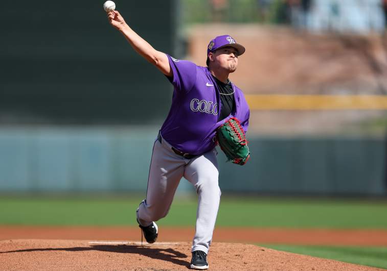 Valente Bezzolo pitching