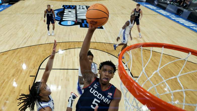 Tarris Reed Jr. of the UConn Huskies shoots the ball