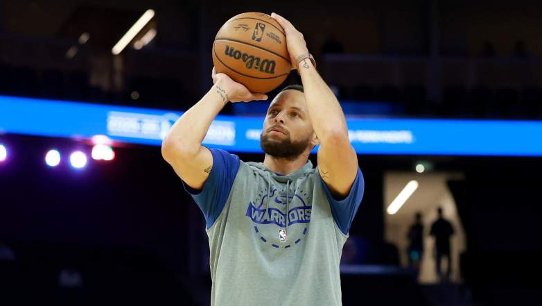 Stephen Curry of the Golden State Warriors warms up