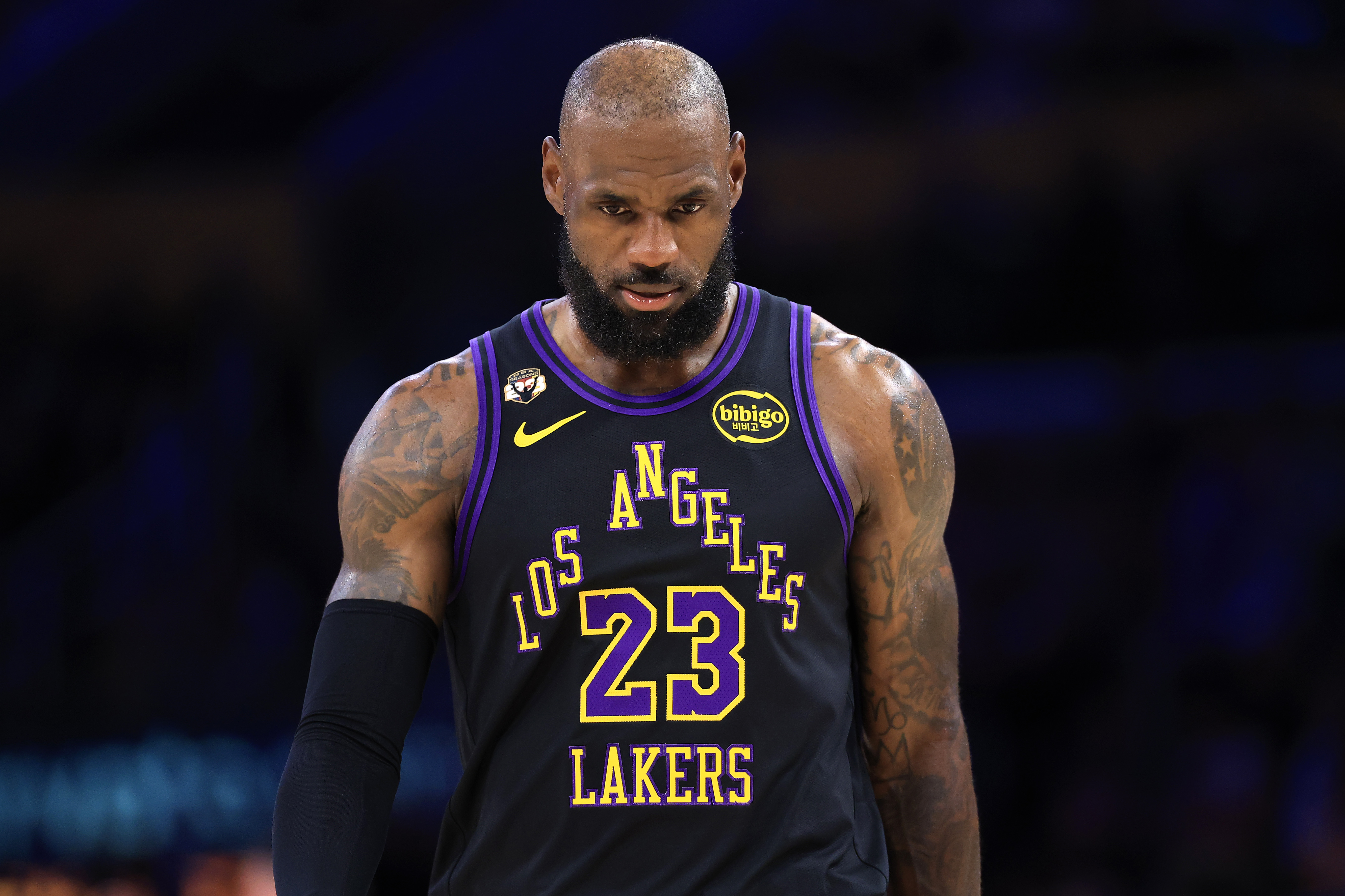 LAKERS 98 LeBRON JAMES 未開封 CQYRQEZXKZMUTEFGQAESSDZDYU.jpg