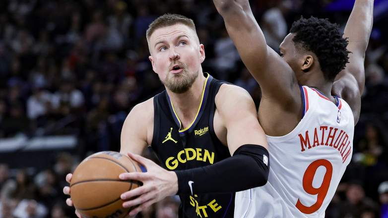 Kristaps Porzingis #7 of the Golden State Warriors