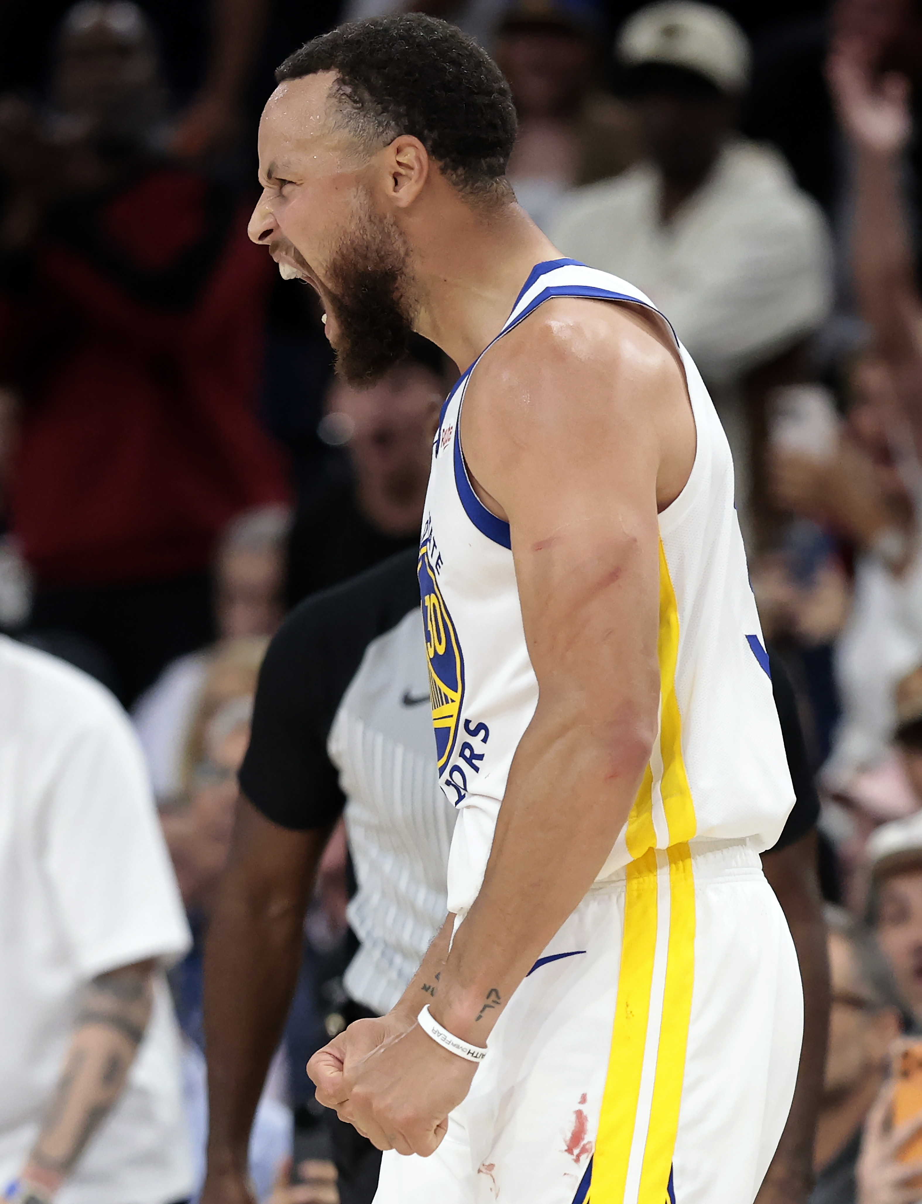 La estrella de la NBA, Steph Curry, hizo historia en el partido