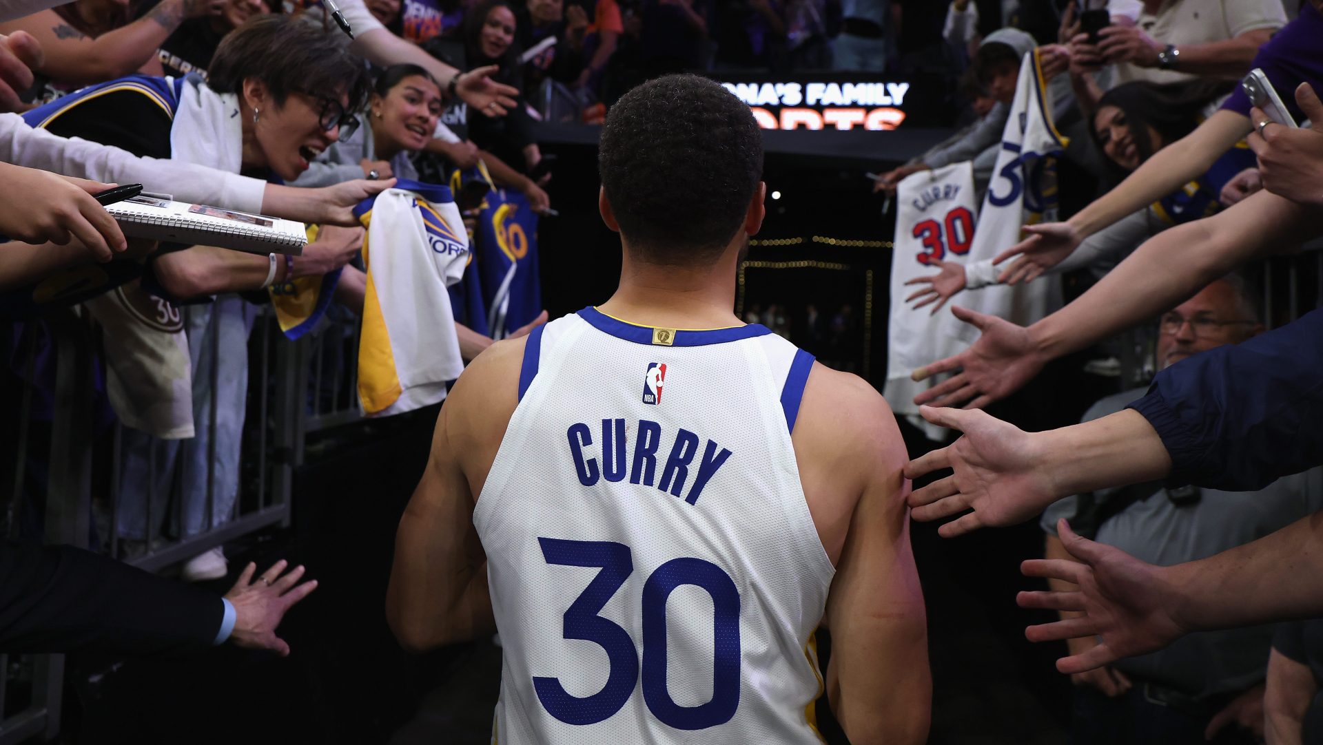 Stephen Curry walks off court after Warriors elimination as team enters NBA Draft Lottery