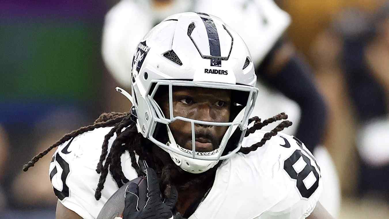 Raiders News: Las Vegas Sign TE Ian Thomas to One-Year Deal