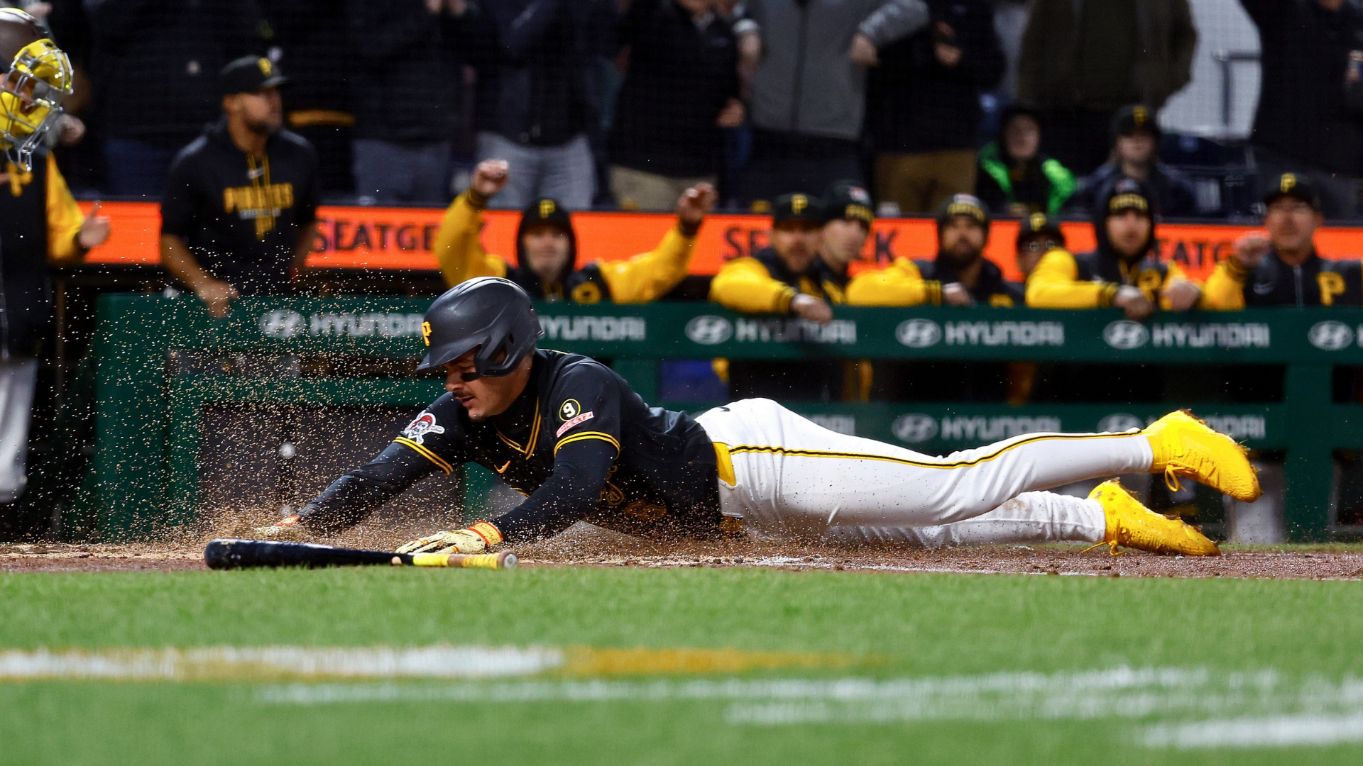 Konnor Griffin #6 of the Pittsburgh Pirates scores on a throwing error in the fifth inning ]against the San Diego Padres at PNC Park on April 7, 2026 in Pittsburgh, Pennsylvania. (Photo by Justin K. Aller/Getty Images)