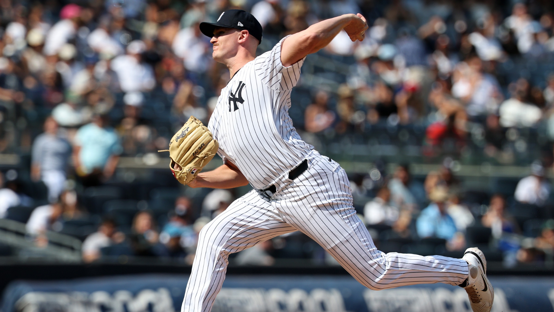 Brent Headrick #47 of the New York Yankees pitches against the Houston Astros during their game at Yankee Stadium on August 10, 2025 in New York City. (Photo by Al Bello/Getty Images)