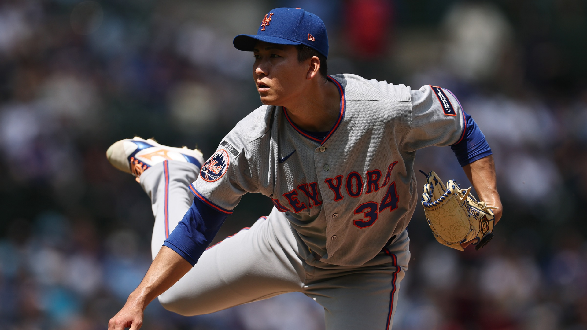 Kodai Senga #34 of the New York Mets delivers a pitch during the first inning against the Chicago Cubs at Wrigley Field on April 17, 2026 in Chicago, Illinois. (Photo by Michael Reaves/Getty Images)
