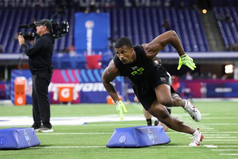 Commanfers linebacker Sonny Styles