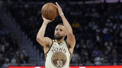 Warriors Announce Stephen Curry Injury News Ahead of Kings Clash