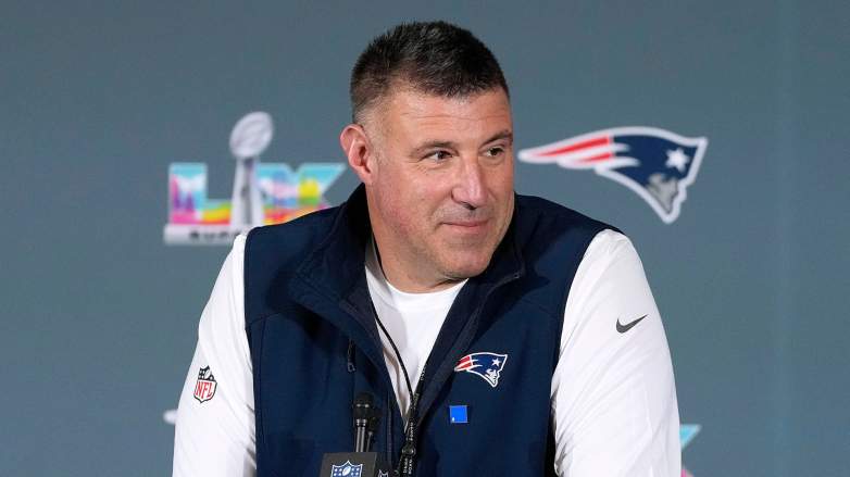 Mike Vrabel at a press conference
