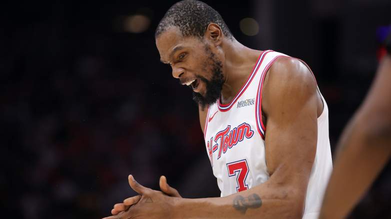 Kevin Durant celebrates ahead of playing Game 2 against the Lakers.