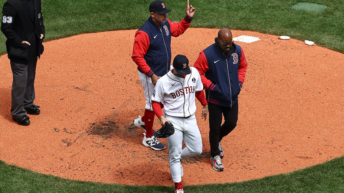 Sonny Gray leaves the game.