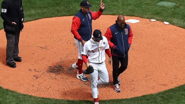 Sonny Gray leaves the game.