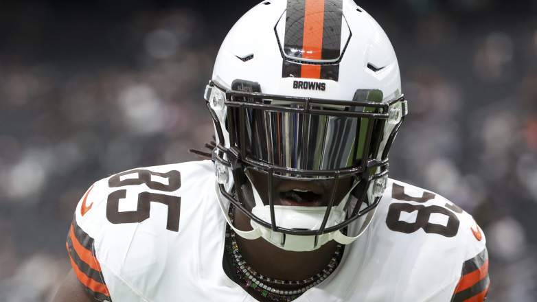 Los Angeles Chargers tight end David Njoku