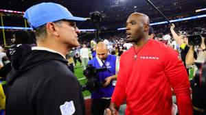 Chargers HC Jim Harbaugh y Texans HC DeMeco Ryans