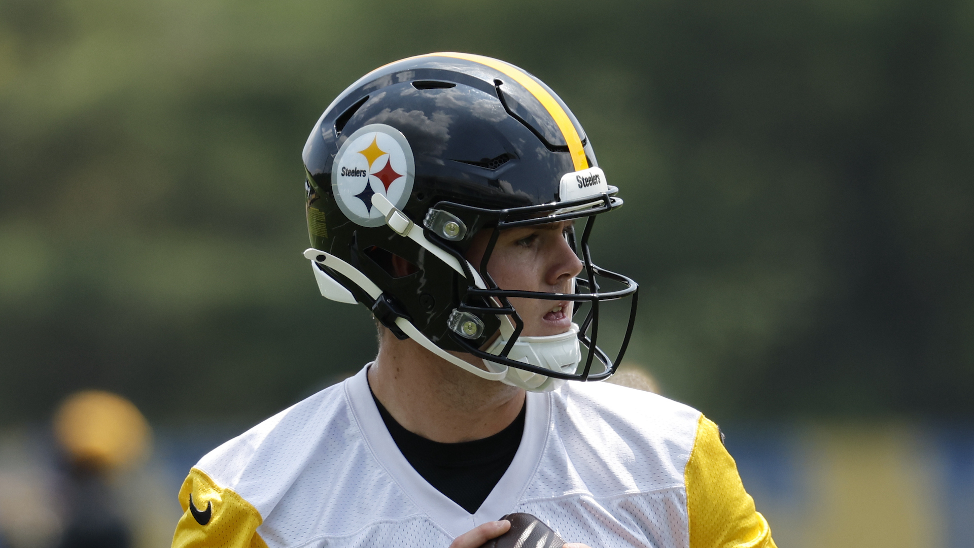 Steelers QB Coach Sends Strong Message on Drew Allar Competing With Will Howard