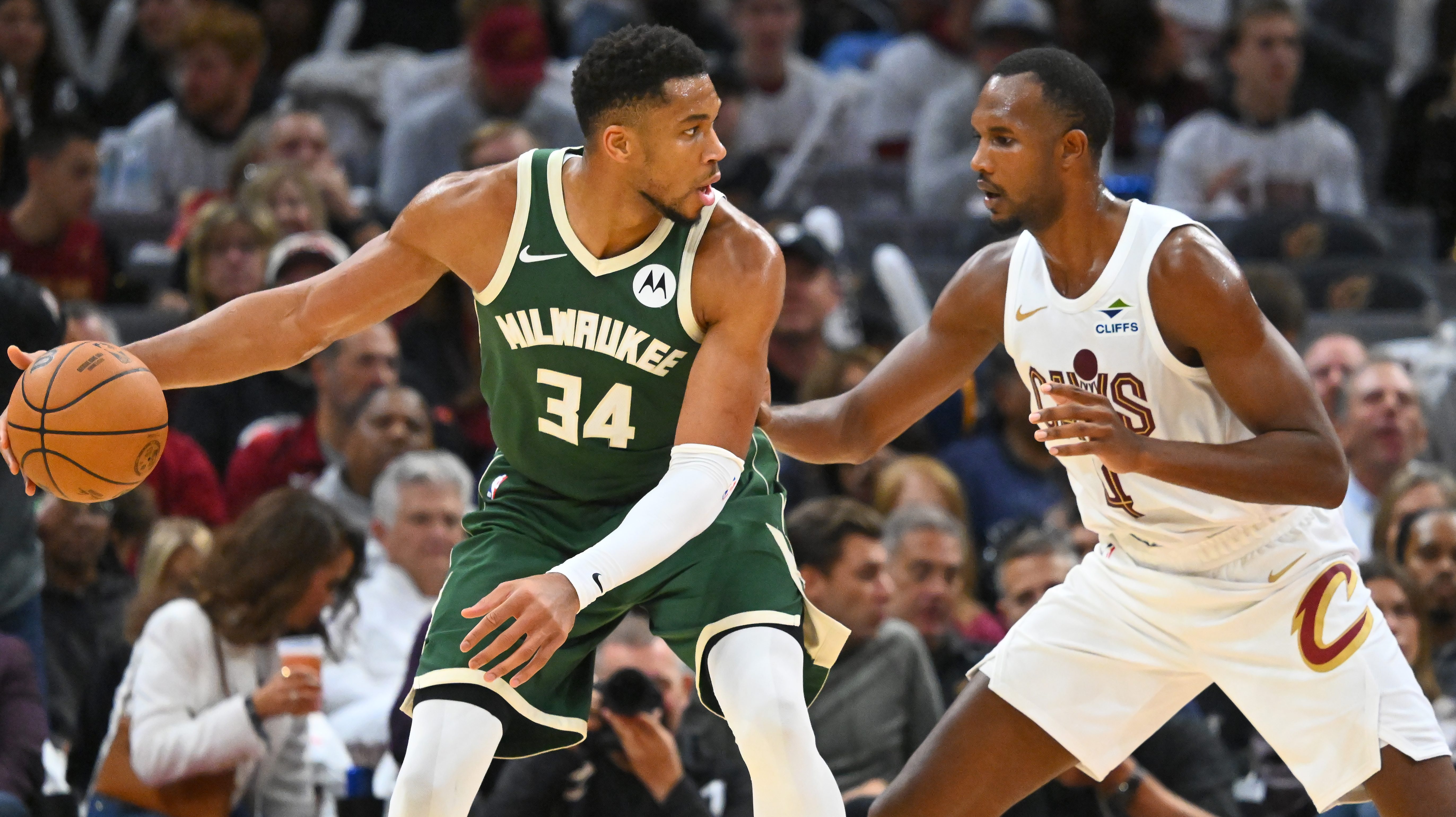 Cavaliers Leaning Towards Entering Giannis Antetokounmpo Sweepstakes: Report