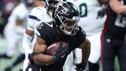 Falcons Pushed to Extend Star Before Training Camp
