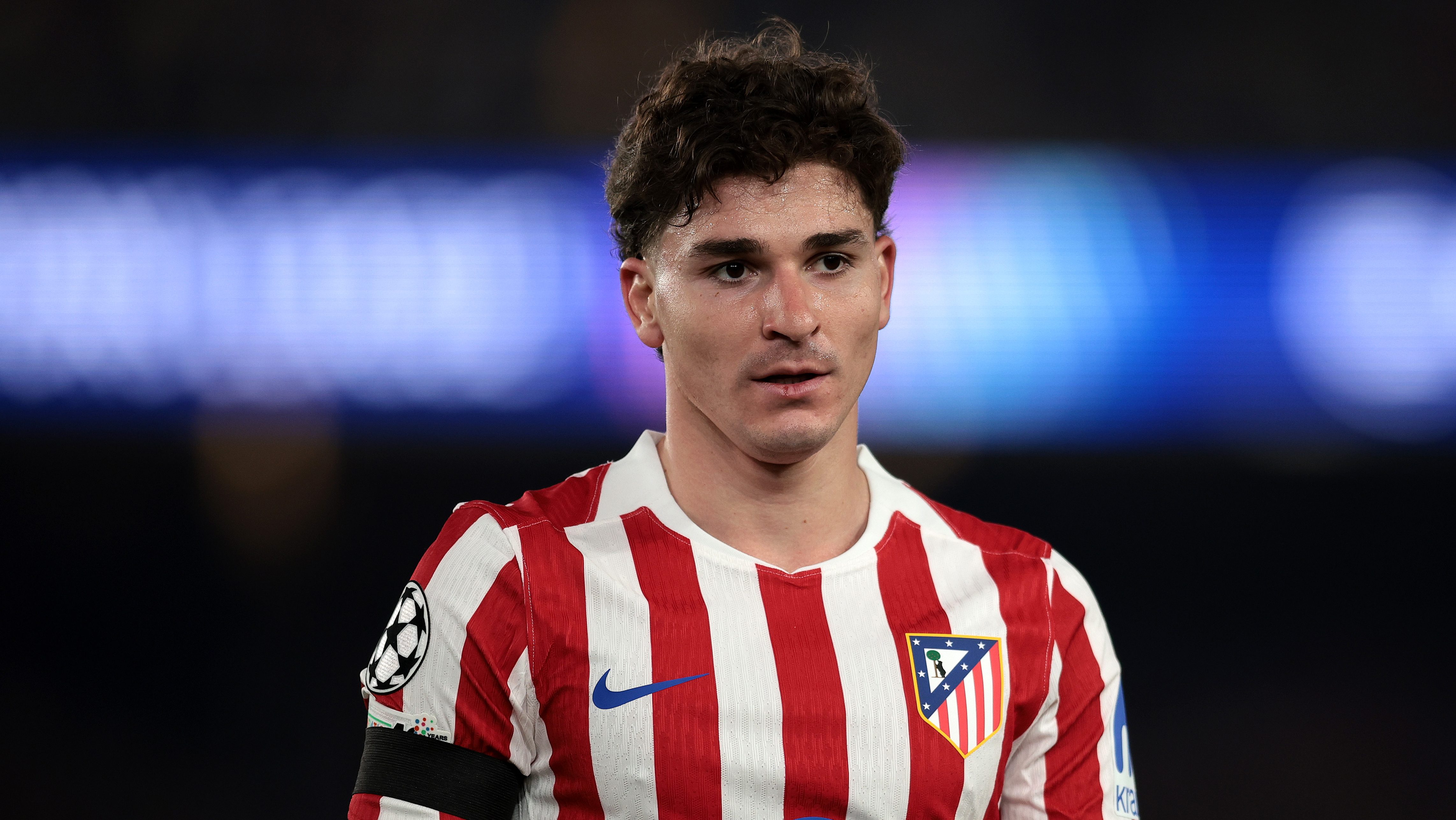 برشلونة يجهز عرضه الرسمي الأول لضم جوليان ألفاريز بعد تأكيد رحيله عن أتلتيكو مدريد