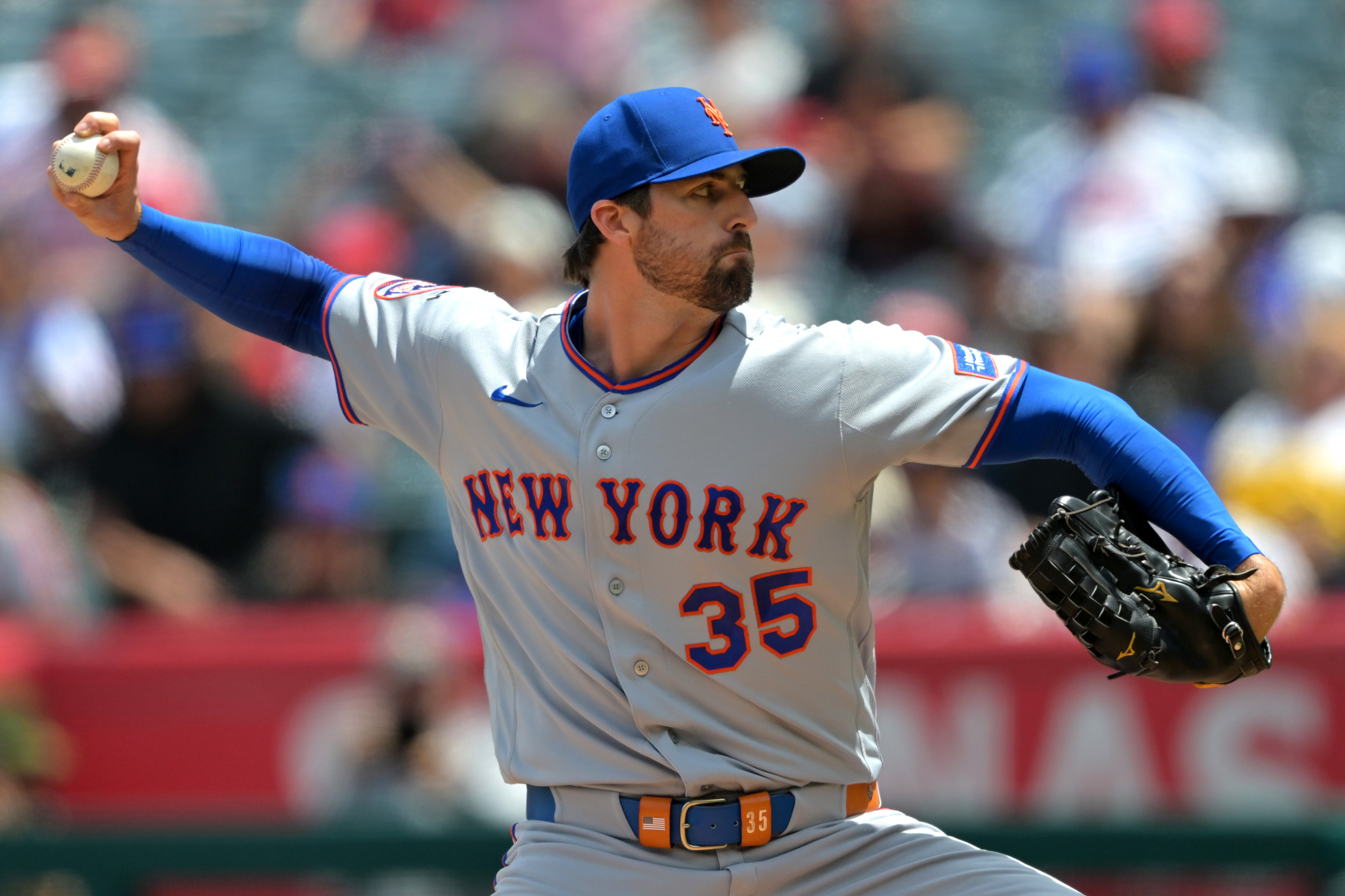 Mets $38M Star Pitcher Tabbed as Surprise Trade Candidate