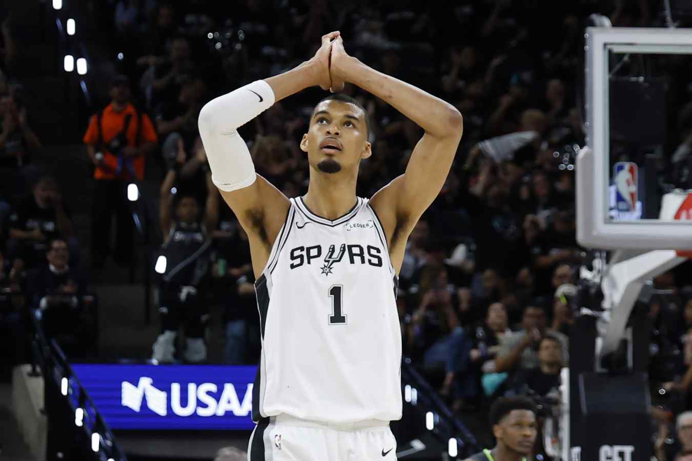 Spurs Hit With Harsh Wake-Up Call Before Game 1 vs. Thunder