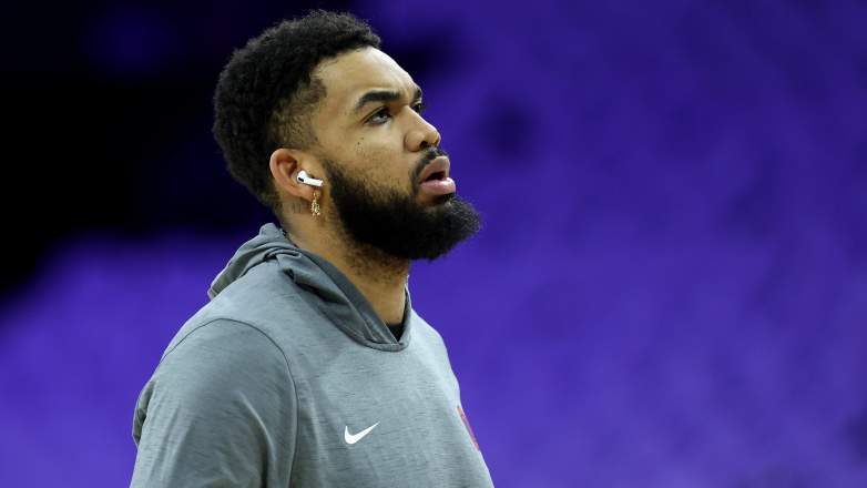 Karl-Anthony Towns warms up before a New York Knicks playoff game