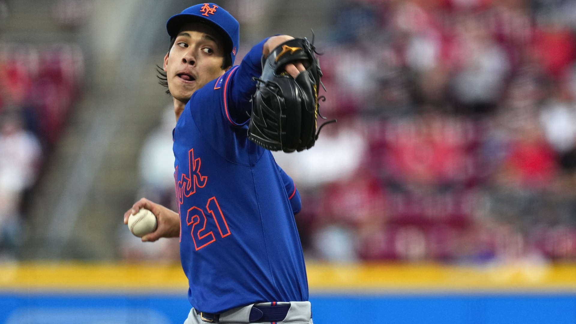 Jonah Tong #21 of the New York Mets delivers a pitch in the second inning of the baseball game against the Cincinnati Reds at Great American Ball Park on September 06, 2025 in Cincinnati, Ohio. (Photo by Kareem Elgazzar/Getty Images)