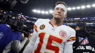 NFL Insider Issues Warning About Patrick Mahomes’ Injury Status Ahead of Week 1 Return
