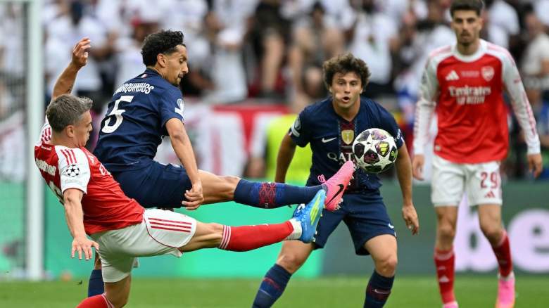 Arsenal's Belgian midfielder #19 Leandro Trossard (L) and Paris Saint-Germain's Brazilian defender #05 Marquinhos vie for the ball.