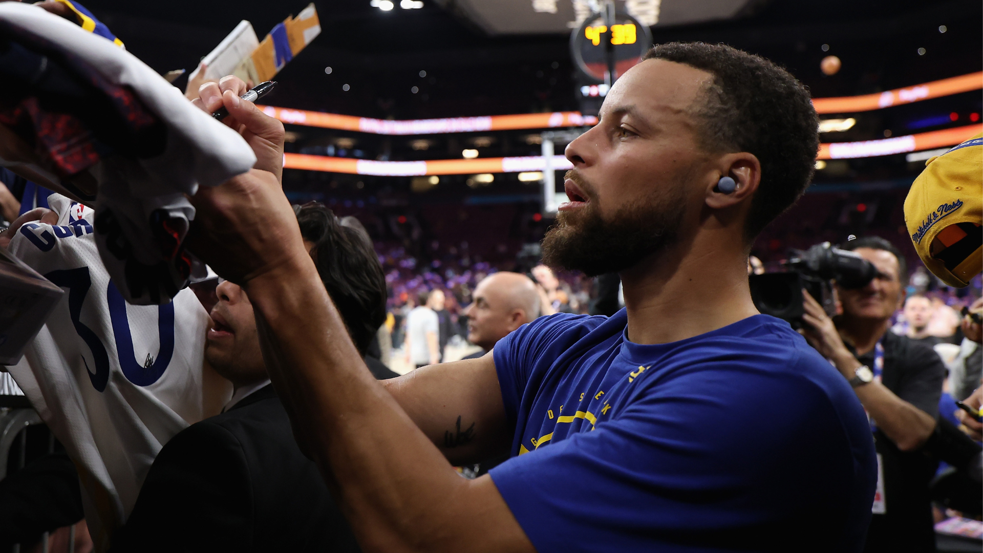 Warriors’ Steph Curry surprises young fan with a heartwarming gesture—informative recap.