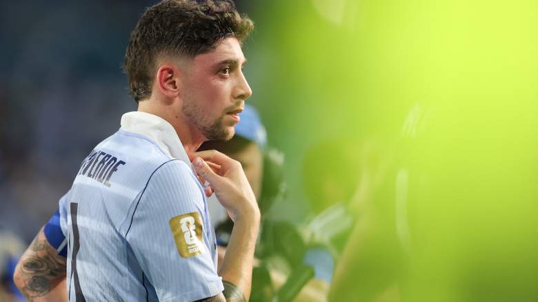 Uruguay's midfielder #08 Federico Valverde reacts.