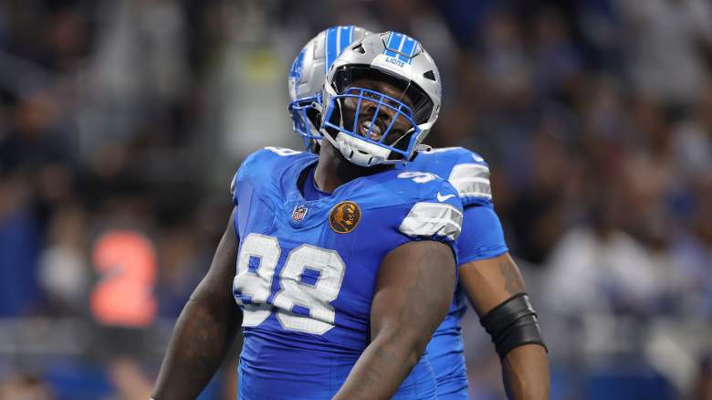 DJ Reader #98 of the Detroit Lions plays against the Chicago Bears at Ford Field on November 28, 2024 in Detroit, Michigan.