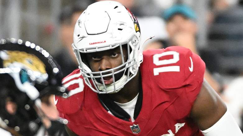 Josh Sweat # 10 de los Arizona Cardinals es un bien muy buscado por los Dallas Cowboys.