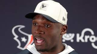 Texans Cut 2,100-Yard WR, Add 6-Foot-5 TE After Patriots Interest
