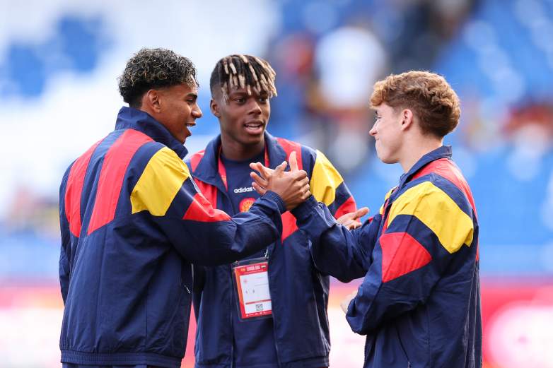 Lamine Yamal, Nico Williams and Victor Munoz