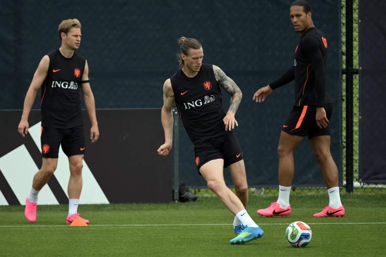 Frenkie De Jong, Wout Weghorst and Virgil van Dijk